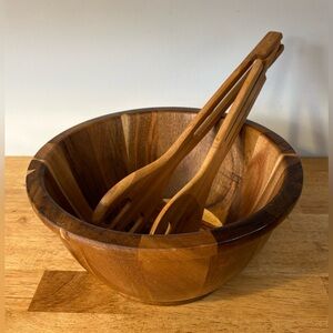 SMALL THRESHOLD WOODEN ACACIA SALAD BOWL WITH SERVING TONGS TOOLS